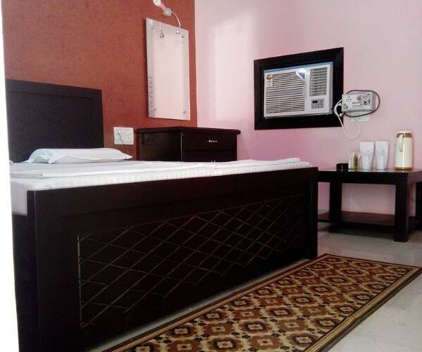 Hotel Tourist Bar & Restaurant, Agra 2